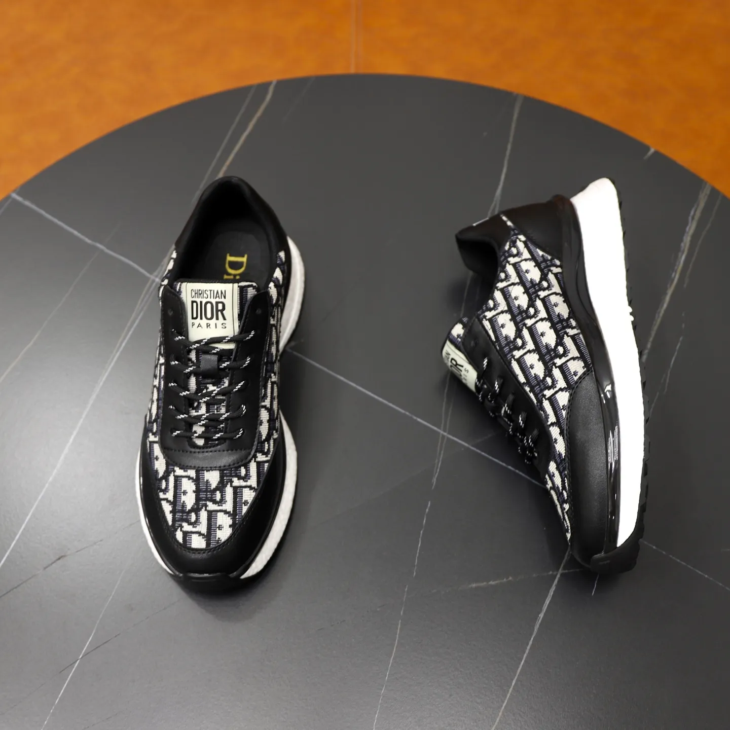 Ex-factory price: 462💰🙅‍♂️🙅‍♂️🙅‍♂️ Brand: Dior DIOR Standard code: 38-44 (45 customized) Grade: Same as the official website Material: Original material splicing Comfortable and breathable lining Lightweight and wear-resistant sports outsole Style category: Men's fashionable casual shoes Running sneakers Distinguished luxury brand elements Top luxury Color: actual picture color